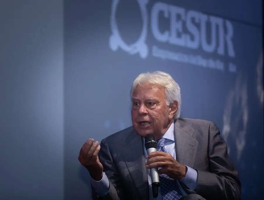 El expresidente del gobierno de Espa&ntilde;a, Felipe G&oacute;nzalez, interviene el el acto donde se le entrega el galard&oacute;n al Mejor Embajador de &aacute;mbito no econ&oacute;mico. de los Premios Empresariales del Sur de Espa&ntilde;a que organiza la Asociaci&oacute;n de Empresarios del Sur de E