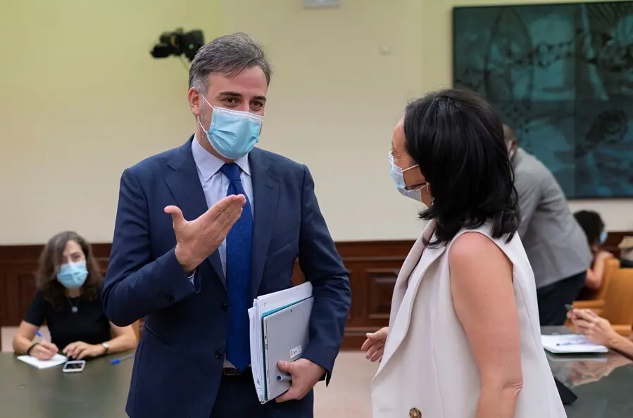 El secretario de Estado de Migraciones, Jes&uacute;s Javier Perea, a su llegada al Congreso