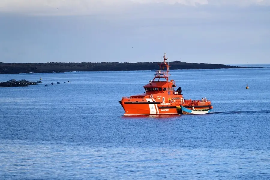 Archivo - Un barco de Salvamento Mar&iacute;timo en las Islas Canarias.