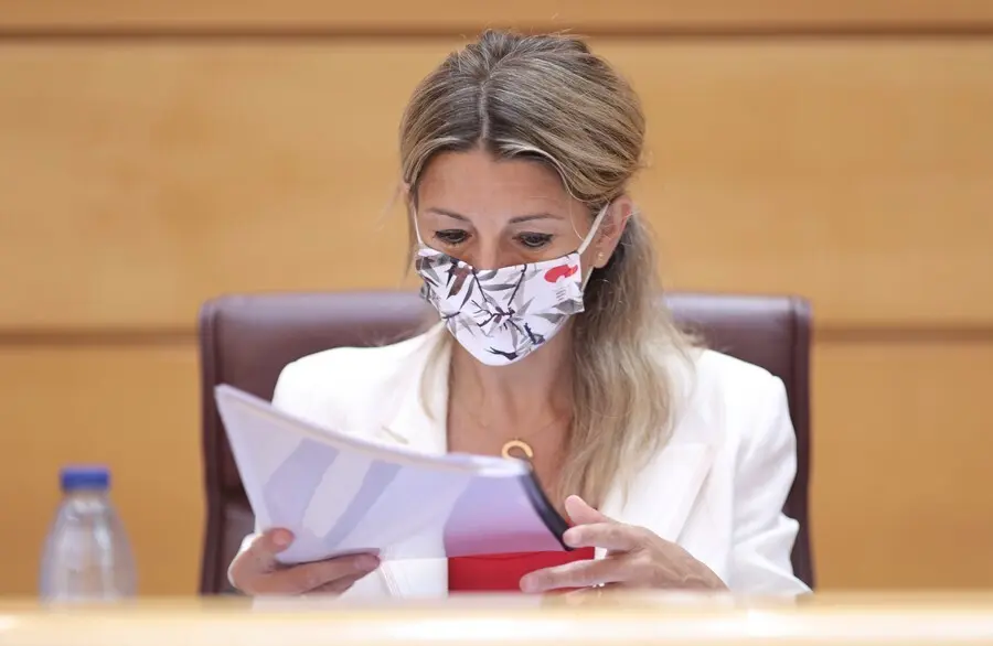 La vicepresidenta Tercera del Gobierno y Ministra de Trabajo y Econom&iacute;a Social, Yolanda D&iacute;az, a su llegada a la comisi&oacute;n de Trabajo, Inclusi&oacute;n, Seguridad Social y Migraciones, a 28 de junio de 2021, en el Senado, Madrid, (Espa&ntilde;a).