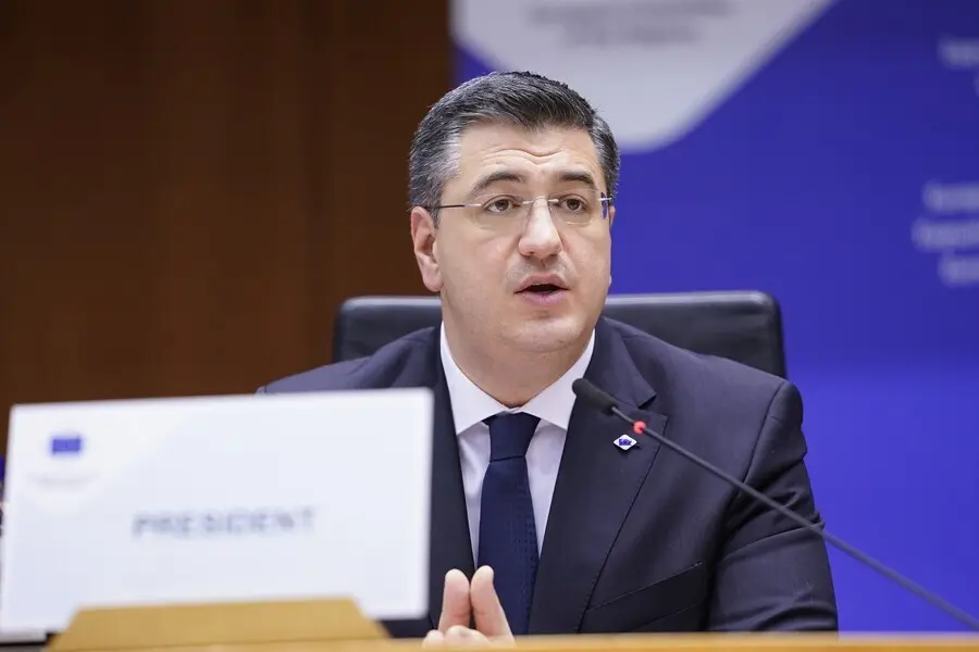 Archivo - Foto de archivo del presidente del Comit&eacute; de las Regiones de la UE, Apostolos Tzitzikostas, durante una rueda de prensa en el marco de la sesi&oacute;n plenaria 138 del Comit&eacute;, en la que fue elegido presidente en Bruselas (B&eacute;lgica) a 12 de febrero de 2