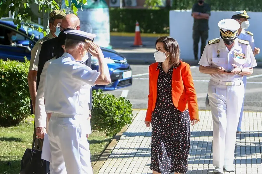 La ministra de Defensa, Margarita Robles, a su llegada a la sesi&oacute;n informativa '1981- 2021: 40 a&ntilde;os de compromiso y participaci&oacute;n activa en la OTAN', en la Base de Retamares, a 2 de julio de 2021, en Pozuelo de Alarc&oacute;n, Madrid (Espa&ntilde;a). 