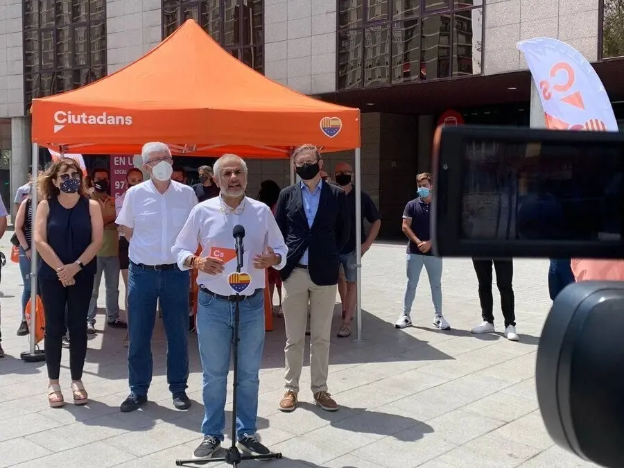 Carrizosa acusa a Junqueras de "seguir con mentalidad totalitaria" por defender la multilateralidad.