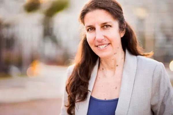 Fotograf&iacute;a corporativa de Eva Salda&ntilde;a, directora ejecutiva de GreenPeace Espa&ntilde;a