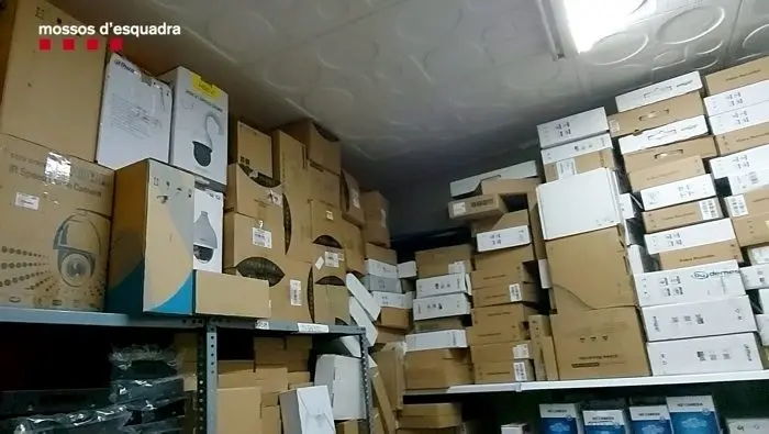 Almac&eacute;n con productos robados.