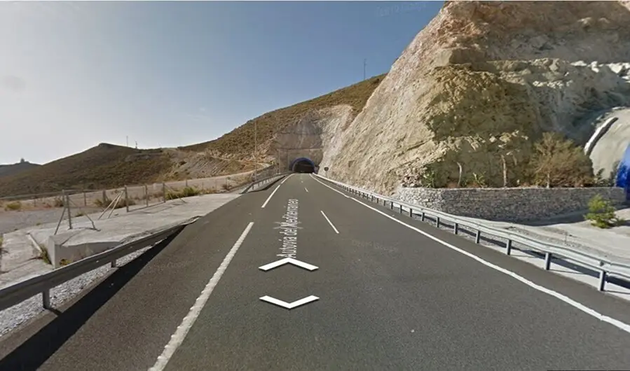 Muere un motorista en la A-7 a la salida de un t&uacute;nel en Gualchos, el tercer fallecido desde el s&aacute;bado