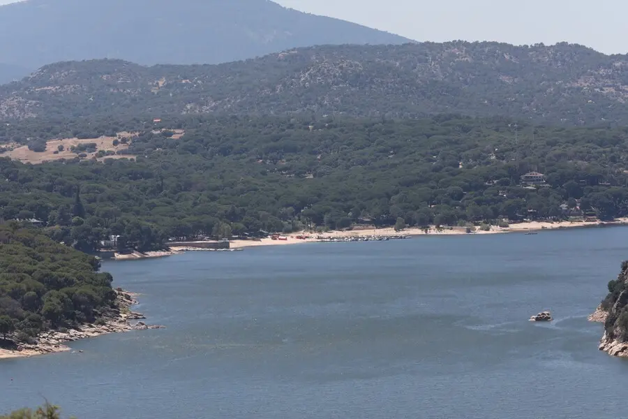 Vistas del pantano de San Juan, localizaci&oacute;n pr&oacute;xima donde ayer desapareci&oacute; una menor, a 30 de junio de 2021, en San Mart&iacute;n de Valdeiglesias, Madrid (Espa&ntilde;a).