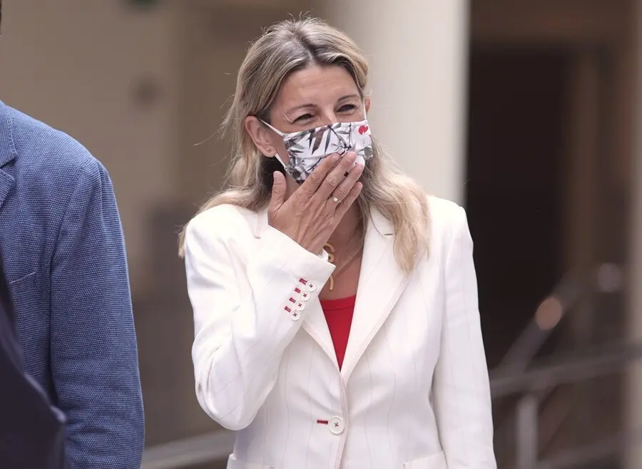 La vicepresidenta Tercera del Gobierno y Ministra de Trabajo y Econom&iacute;a Social, Yolanda D&iacute;az, a su llegada a la comisi&oacute;n de Trabajo, Inclusi&oacute;n, Seguridad Social y Migraciones, a 28 de junio de 2021, en el Senado, Madrid, (Espa&ntilde;a).
