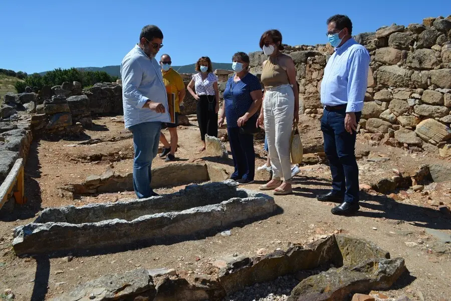 Visita al yacimiento de Los Hitos.