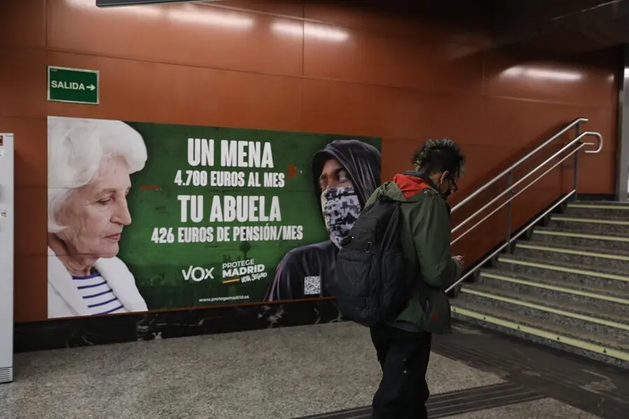 Archivo - Cartel electoral de Vox en la estaci&oacute;n de cercan&iacute;as de Sol, a 21 de abril de 2021, en Madrid (Espa&ntilde;a).