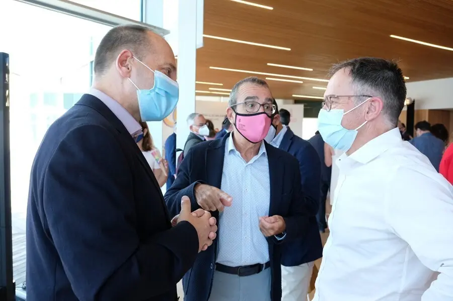 El vicepresidente segundo de la Generalitat Valenciana, Rub&eacute;n Mart&iacute;nez Dalmau; el vicepresidente del Govern balear, Juan Pedro Yllanes, y el conseller de Movilidad y Vivienda del Ejecutivo balear, Josep Mar&iacute;.