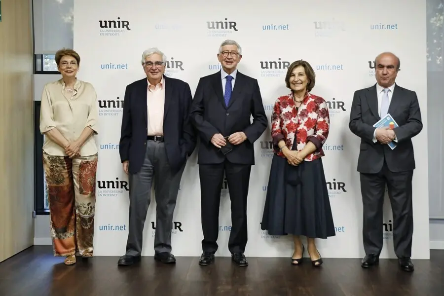 Foto presentaci&oacute;n &lsquo;La Educaci&oacute;n en Colombia&rsquo; en UNIR: Elena Mart&iacute;nez Carro, decana de la Facultad de Educaci&oacute;n de UNIR; Mois&eacute;s Wasserman; Rafael Puyol, presidente de UNIR; Cecilia Mar&iacute;a V&eacute;lez; y Manuel Jabonero, secretario general de la OEI