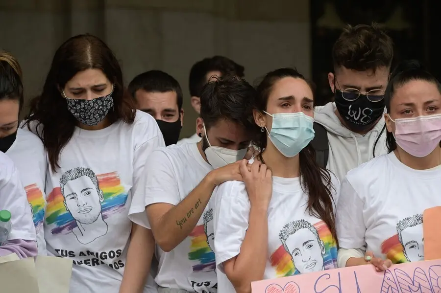 Los amigos de Samuel durante una manifestaci&oacute;n para condenar el asesinato del joven de 24 a&ntilde;os el pasado s&aacute;bado en A Coru&ntilde;a debido a una paliza, a 5 de julio de 2021, en A Coru&ntilde;a