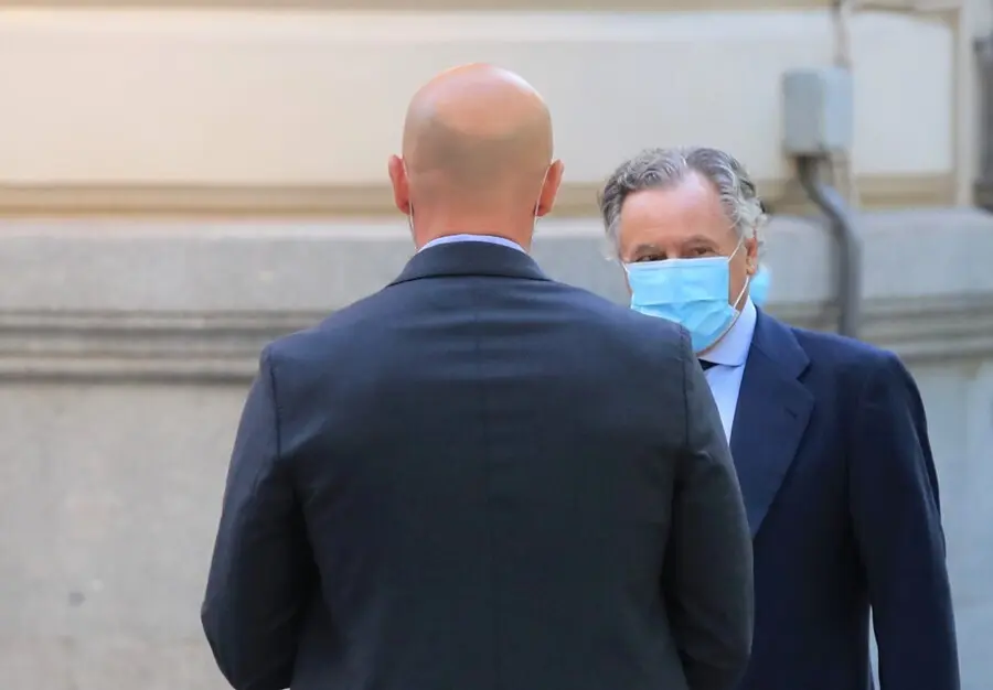 El empresario y marido de la ex secretaria general del PP Mar&iacute;a Dolores de Cospedal, Ignacio L&oacute;pez del Hierro (d)