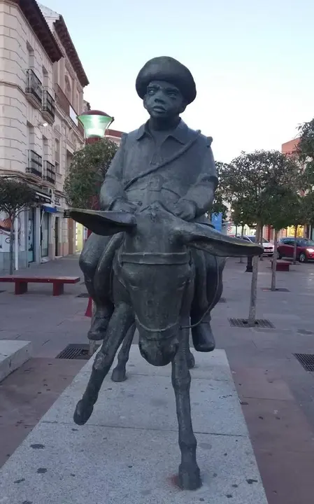 Escultura de Tico Medina en Alc&aacute;zar de San Juan