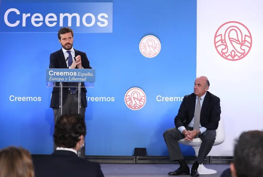 El presidente nacional del Partido Popular, Pablo Casado, interviene en el curso &lsquo;Espa&ntilde;a, Europa y libertad&rsquo; que organiza el Grupo del PPE junto al vicepresidente del BCE, Luis de Guindos. En San Lorenzo de El Escorial (Madrid), a 6 de julio de 2021.