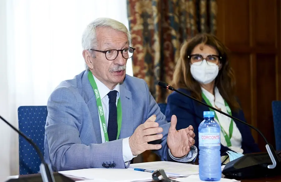 El secretario de Estado de Educaci&oacute;n, Alejandro Tiana, interviene en el curso 'La memoria democr&aacute;tica: reconstrucci&oacute;n del pasado en el momento presente' de la UIMP