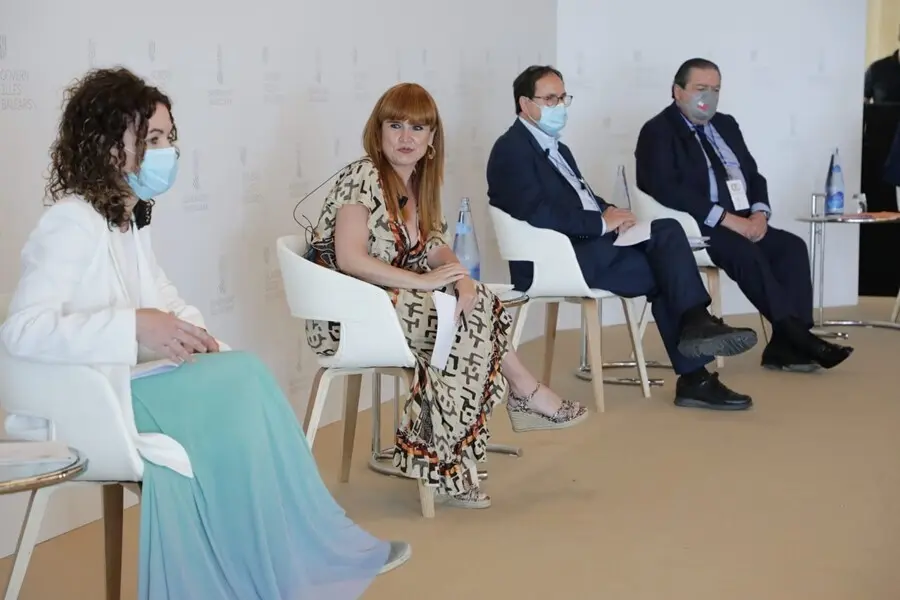 (I-D) La Consellera De Hacienda De Baleares, Rosario S&aacute;nchez; El Conseller De Hacienda De La Comunitat Valenciana, Vicent Soler Y El Presidente De La Asociaci&oacute;n Valenciana De Empresarios, Vicente Boluda