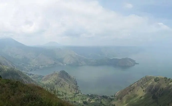 Restos del antiguo volc&aacute;n Toba