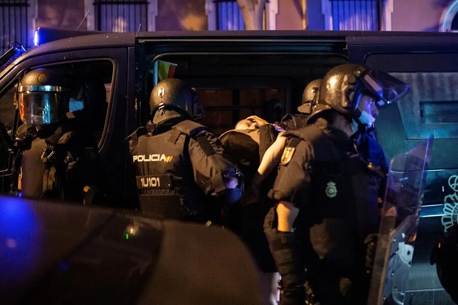 Un detenido por Polic&iacute;a Nacional en el barrio de Arg&uuml;elles tras la concentraci&oacute;n por el asesinato del joven Samuel