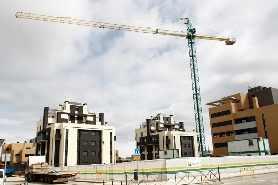 Archivo - Pisos en construcci&oacute;n
