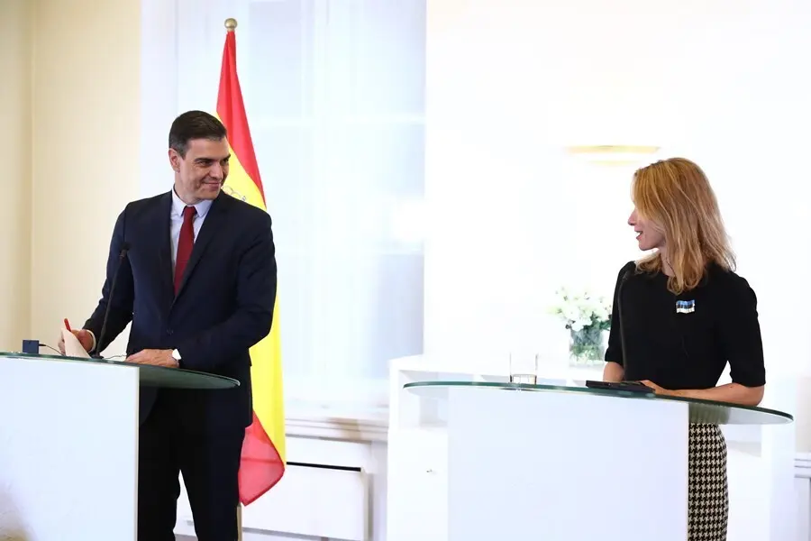 El presidente del Gobierno, Pedro S&aacute;nchez, y la primera ministra de Estonia, Kaja Kallas