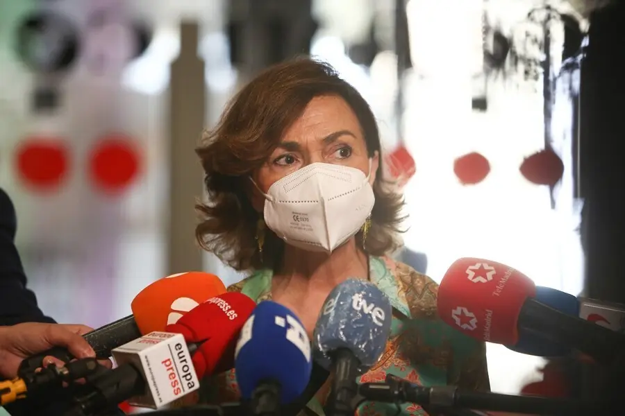 La vicepresidenta primera y ministra de la Presidencia, Relaciones con las Cortes y Memoria Democr&aacute;tica, Carmen Calvo, 