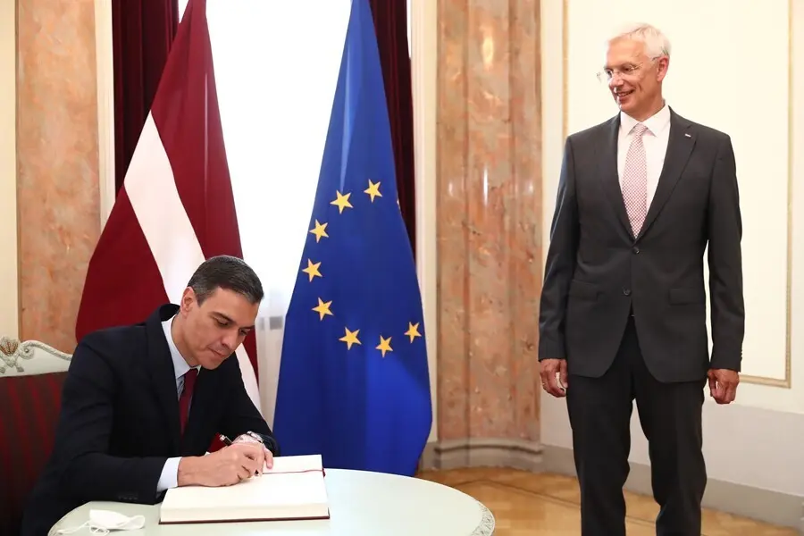 El presidente del Gobierno, Pedro S&aacute;nchez, y el primer ministro de Letonia, Arturs Krisjanis Karins