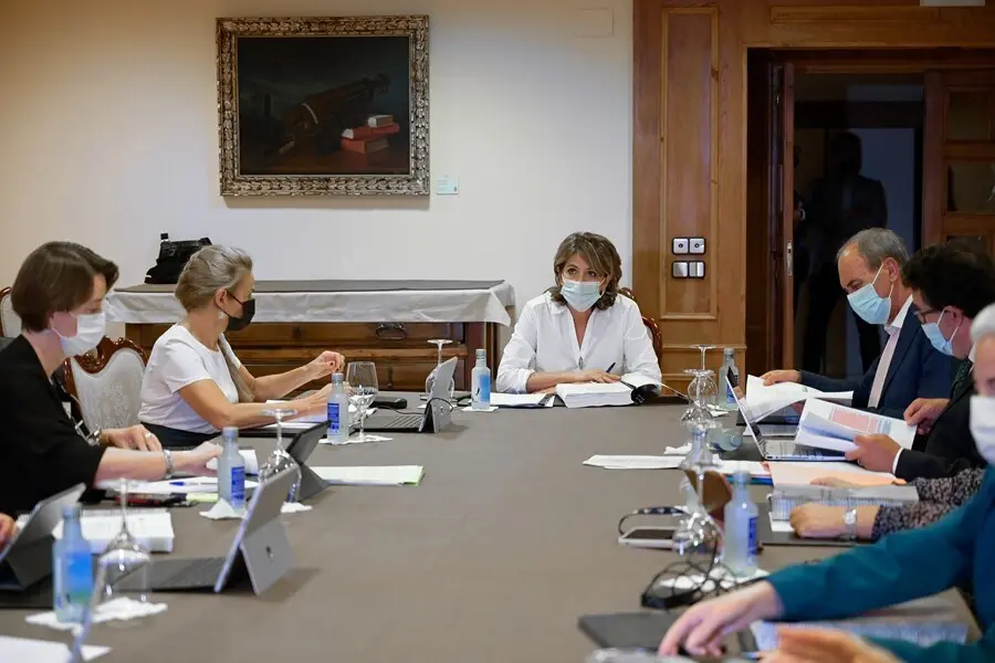 La fiscal general del Estado, Dolores Delgado, preside la reuni&oacute;n del Pleno del Consejo Fiscal en el pazo de Mari&ntilde;&aacute;n.