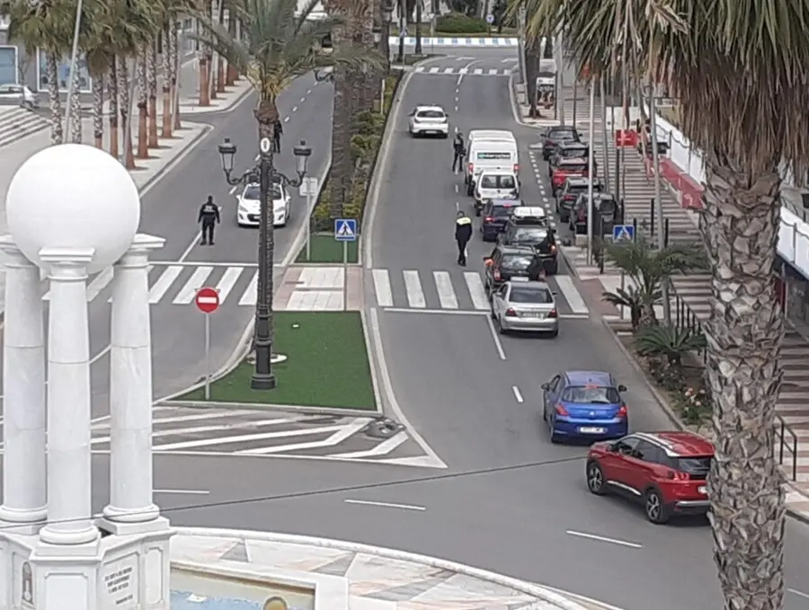Archivo - Polic&iacute;a Local de Roquetas de Mar (Almer&iacute;a) realiza controles en el municipio