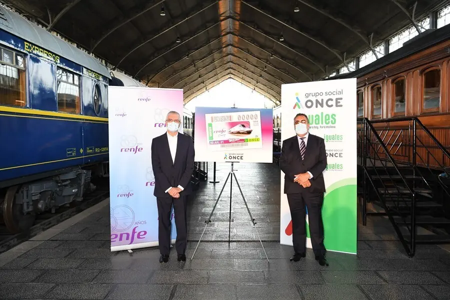 Los presidentes de Renfe y del Grupo Social ONCE, Isa&iacute;as T&aacute;boas y Miguel Carballeda, respectivamente, presentan en el Museo del Ferrocarril el cup&oacute;n de la ONCE de este s&aacute;bado 10 de julio, dedicado al 80 aniversario de Renfe.