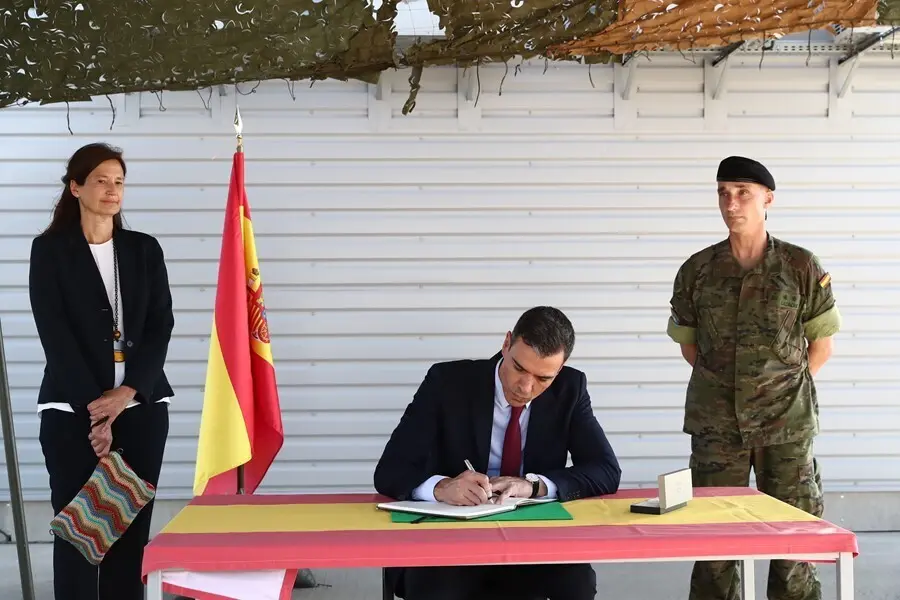 El presidente del Gobierno, Pedro S&aacute;nchez, ha visitado este mi&eacute;rcoles en Letonia la base militar de Adazi.