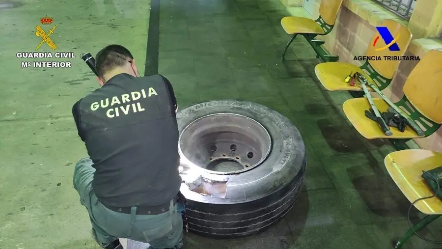 Rueda de repuesto ocultando droga