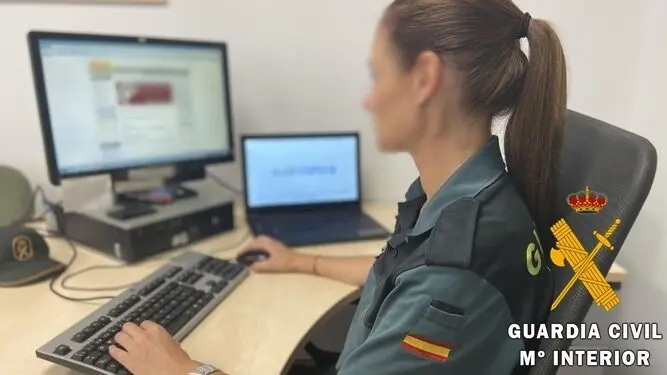 Archivo - Imagen de recurso de una agente de la Guardia Civil