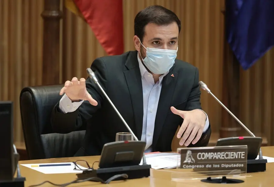 El ministro de Consumo, Alberto Garz&oacute;n, interviene en una Comisi&oacute;n de Sanidad y Consumo en el Congreso, a 16 de junio de 2021, en la Sala Ernest Lluch del Congreso de los Diputados, Madrid, (Espa&ntilde;a). 