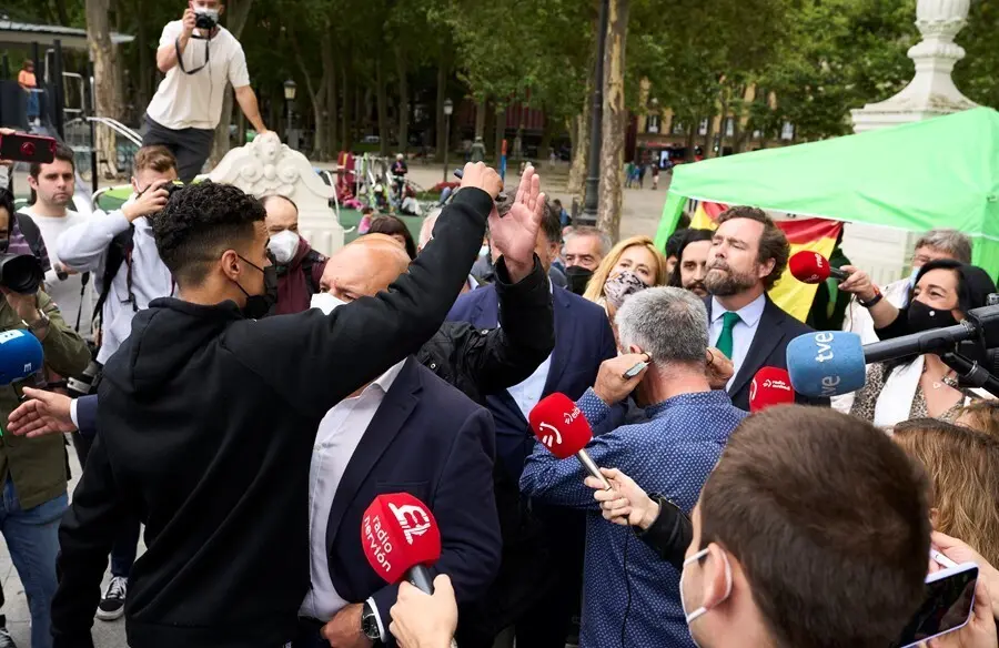 El portavoz de Vox en el Congreso de los Diputados, Iv&aacute;n Espinosa de los Monteros, durante incidente con un joven inmigrante