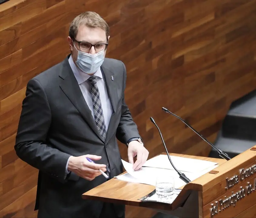 Archivo - El portavoz de Foro Asturias, Adri&aacute;n Pumares.