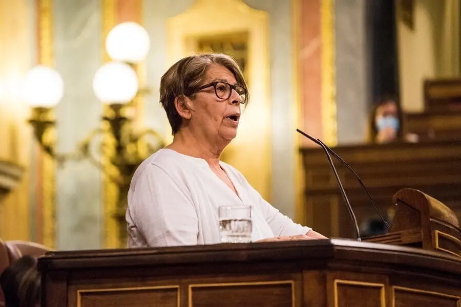 La diputada de M&aacute;s Pa&iacute;s, In&eacute;s Saban&eacute;s, interviene en una sesi&oacute;n plenaria en el Congreso de los Diputados, a 8 de junio de 2021, en Madrid, (Espa&ntilde;a). 