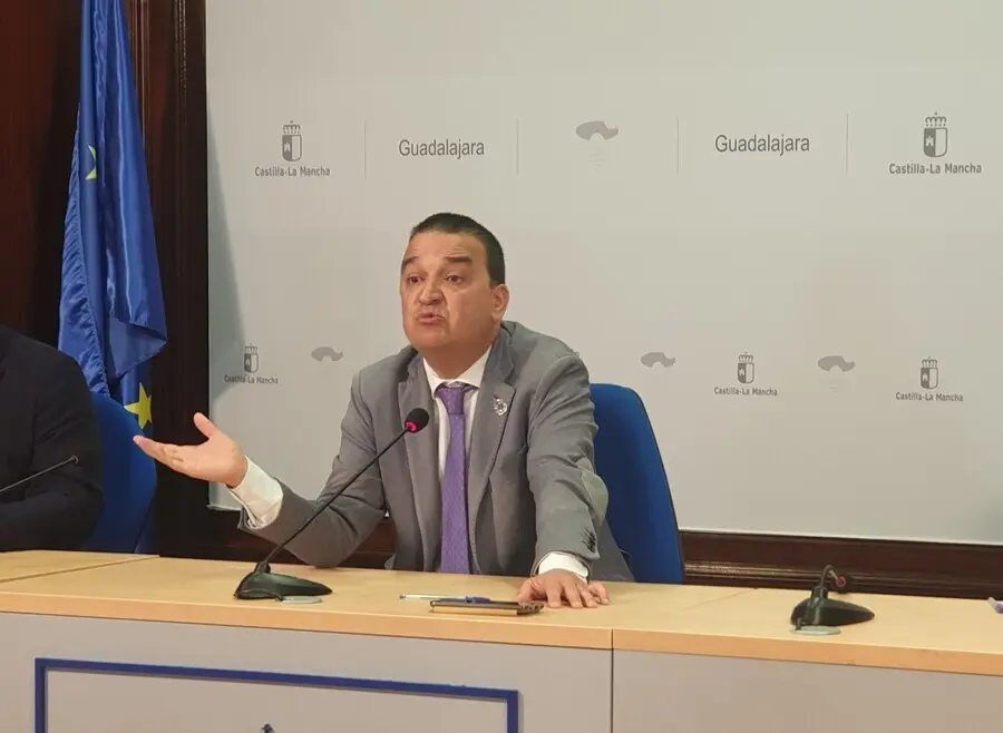El consejero de Agricultura, Agua y Desarrollo Rural, Francisco Mart&iacute;nez Arroyo,