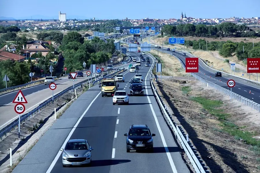 Tr&aacute;fico en la A-5 durante el primer d&iacute;a de la primera 'Operaci&oacute;n Salida' del verano 2021.