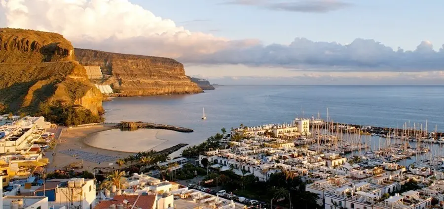 Archivo - Playa de Mog&aacute;n (Gran Canaria)