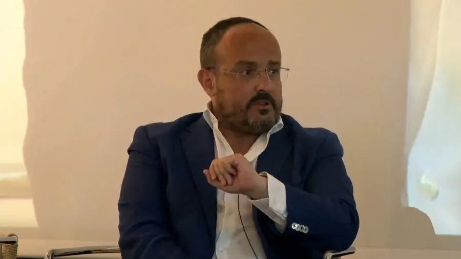 El presidente del PP catal&aacute;n, Alejandro Fern&aacute;ndez, en las jornadas de verano de Societat Civil Catalana.