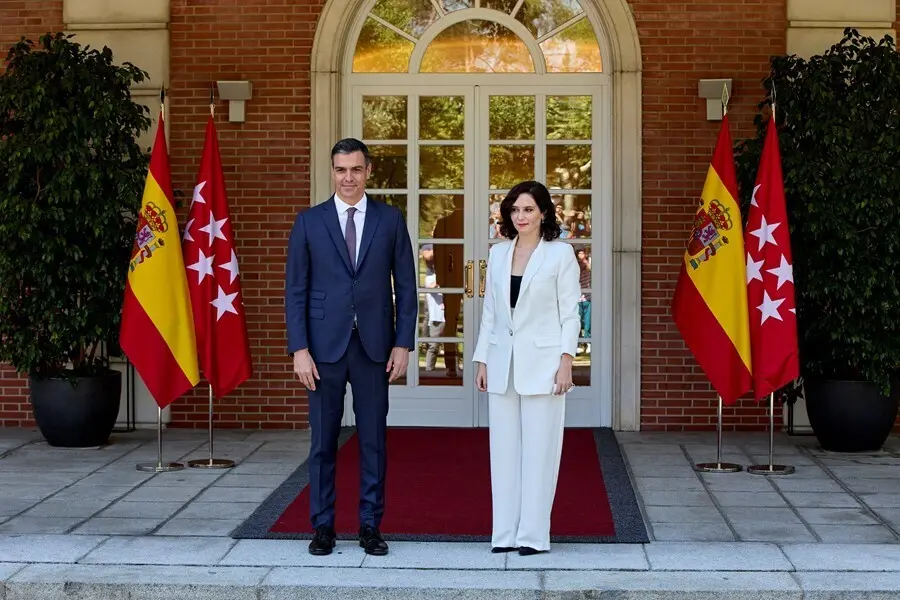 El presidente del Gobierno, Pedro S&aacute;nchez, recibe a la presidenta de la Comunidad de Madrid, Isabel D&iacute;az Ayuso, en el Palacio de la Moncloa