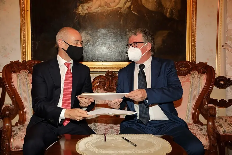 Acuerdo entre el director general de la Fundaci&oacute;n Endesa, Javier Blanco y el director general de la Fundaci&oacute;n UCM, Andr&eacute;s Arias Astray, a 9 de julio de 2021