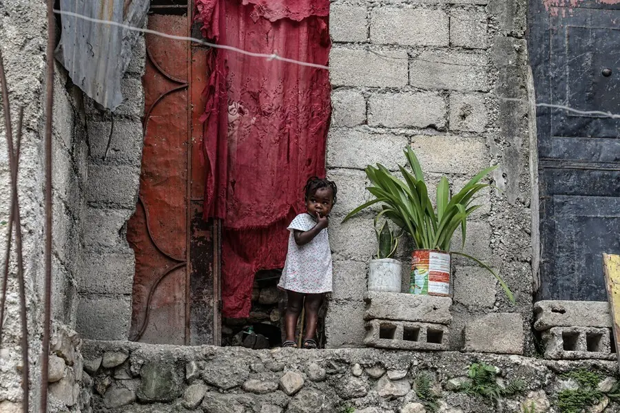 Archivo - Una ni&ntilde;a en Tabarre Issa, Puerto Pr&iacute;ncipe.