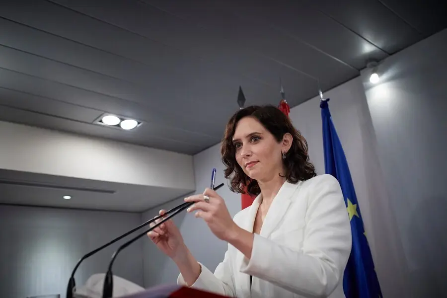 La presidenta de la Comunidad de Madrid, Isabel D&iacute;az Ayuso, durante una rueda de prensa posterior a su reuni&oacute;n con el presidente del Gobierno en el Palacio de la Moncloa