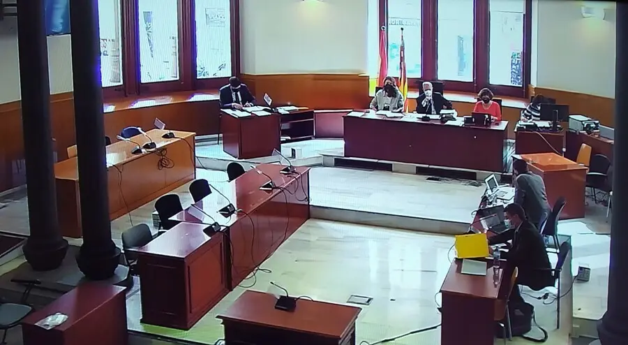 Archivo - Juicio a 13 estudiantes acusados de des&oacute;rdenes y da&ntilde;os en una huelga estudiantil el 2 de marzo de 2017. Audiencia de Barcelona, el 3 de junio de 2021.