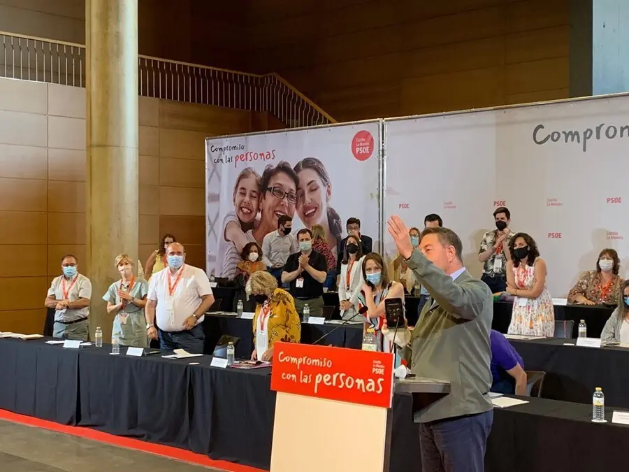 Ovaci&oacute;n en el Comit&eacute; Regional del PSOE de C-LM por el nombramiento de Isabel Rodr&iacute;guez como ministra de Pol&iacute;tica Territorial y portavoz del Gobierno de Espa&ntilde;a