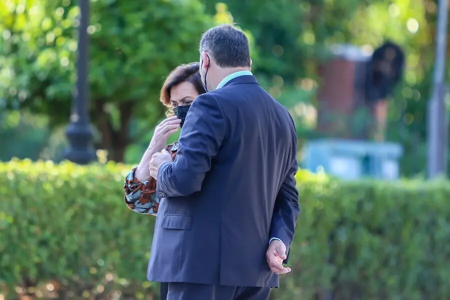 Archivo - La vicepresidenta primera del Gobierno, Carmen Calvo (i), y el ministro de Transportes, Jos&eacute; Luis &Aacute;balos (d)