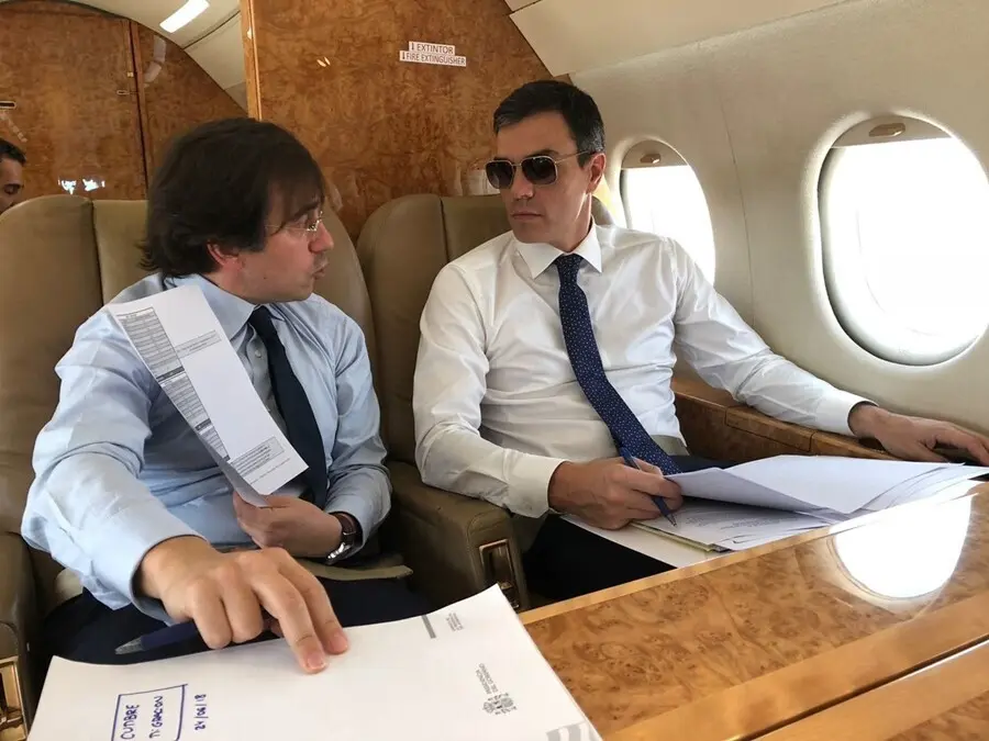 Archivo - El secretario general de Asuntos Internacionales, Uni&oacute;n Europea, G20 y Seguridad Global, Jos&eacute; Manuel Albares, y el presidente del Gobierno, Pedro S&aacute;nchez